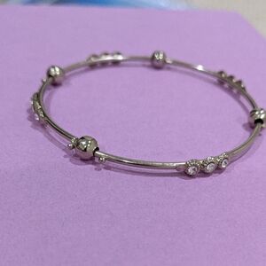 Extremely Beautiful Silver Bracelet with Crystal Accents